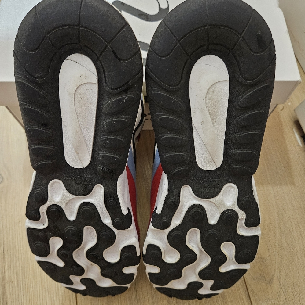 Air Max 270 React - Picture 6 of 6